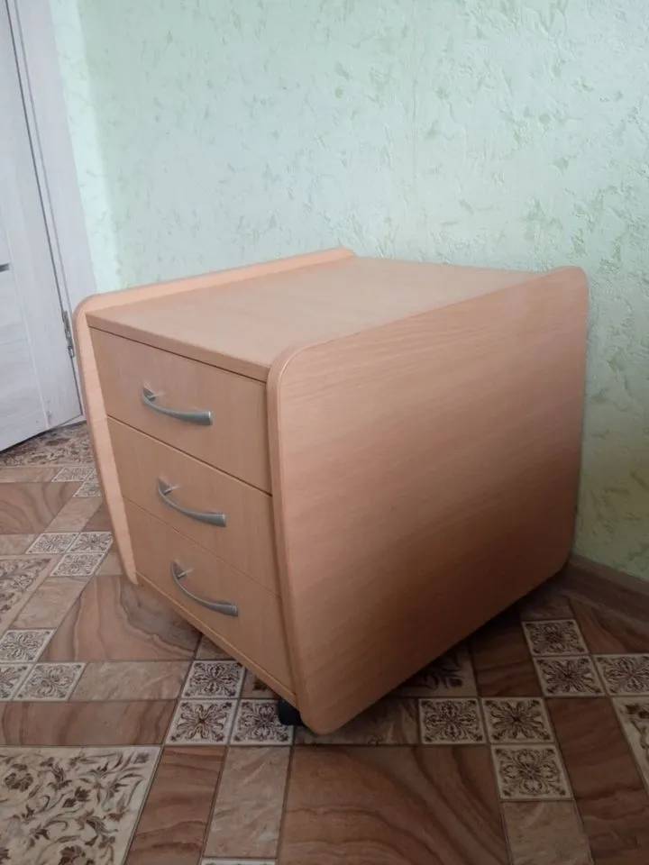 Тумба выкатная 3 ящика