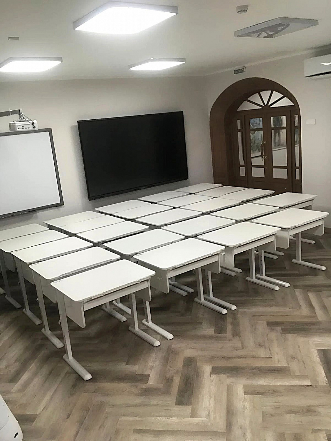 Растущая парта Колибри Лайт с выдвижным ящиком